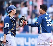 [ST포토] 신민혁, '형준아 뒤를 부탁해'