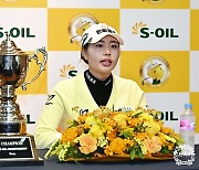 우승 소감 밝히는 성유진