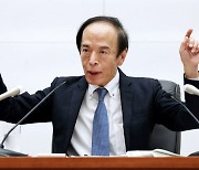 BOJ 우에다 총재 '비둘기 모드'…"돈풀기 안 멈춘다"(종합)