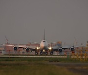 “20초 남기고 드디어 착륙” 김포공항 비행기서 '환호'…무슨 일