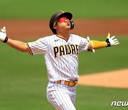 위기를 기회로 만든 김하성…MLB GG 수상, 최고의 유틸리티맨으로 우뚝