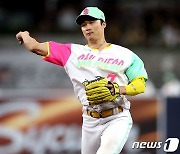 김하성이 받은 MLB 골드글러브는…'최고의 수비수'만 품는 황금장갑