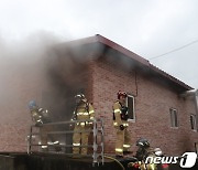 장성 돼지 축사서 화재…170여마리 폐사