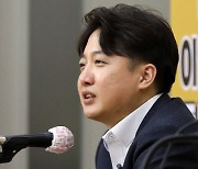 이준석 “엉뚱한 사람 약 먹일 생각 그만”… 비윤도 “극단적 언행” 비판