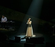 [CONCERT] Indie singer Sim Gyu-seon's solo concert leaves audience in tears