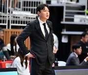 ‘2연승’ 송영진 KT 감독 “수비 원하는 대로 풀려” [KBL]