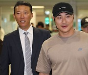 김하성, 한국인 최초로 MLB 골드글러브 수상…유틸리티 야수