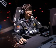 페이커의 T1, 'LCK 유일' 롤드컵 4강 진출…징동과 결승행 다툼