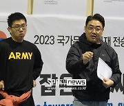 [포토S] 집중하세요! 미군장병에게 설명하는 김영수 사무국장 