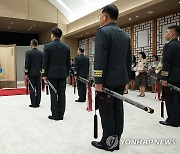 윤석열 대통령, 중장 진급·보직 신고자 격려