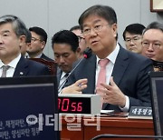 여야, 때아닌 '간첩 논쟁'…'자녀학폭' 비서관 사표 수리도 도마위(종합)