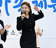 [포토] 멋진 무대 선보이는 가수 송가인