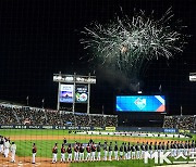 한국시리즈 시작을 알리는 축포 [MK포토]