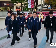 허구연 KBO 총재,'KS 1차전 경기장 안전점검' [사진]