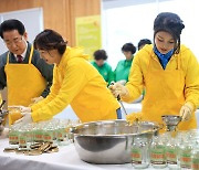 김건희 여사, 소록도병원 방문…직접 담은 유자청 전달