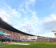 예매가 전쟁, 표 구하기도 힘들다…한국시리즈 1차전 5시간 앞두고 2만 3750석 매진 확정