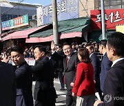 대구 칠성시장 방문한 윤석열 대통령