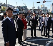 대구 칠성시장 방문한 윤석열 대통령