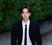 [TEN포토] 이준호 '롱코트 휘날리며~'