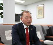 "황소 같은 정치인… 금산군민 대변자 다짐"