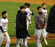 톱타자 홍창기·마무리 고우석 향한 염경엽 감독의 굳건한 ‘신뢰’… 두 선수가 응답해줘야 LG가 산다