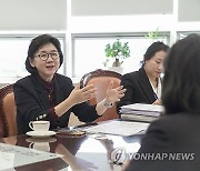 모더나 수석부사장과 면담하는 지영미 질병관리청장