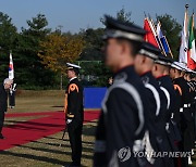 의장대 사열하는 윤석열 대통령과 마타렐라 이탈리아 대통령