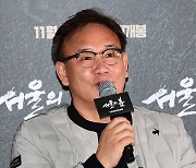 [TEN포토] 김성수 감독 "그때 시대를 돌아보고 생각해 주셨으면.."