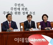 與 "메가시티, 지방 소멸 막을 방법…17개 광역시도 줄여야"