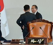 與 필리버스터 취소에 野 `이동관·검사 탄핵안` 철회 기로…내일 최종 결정