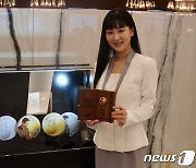 '김대중 대통령 탄생 100주년을 기념한 메달입니다'