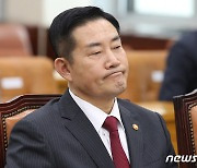 신원식, '주식 문자' 논란에 "오해 빌미 제공해 사과"