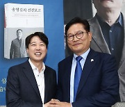 송영길 전 대표 출판기념회 찾은 이준석 전 대표