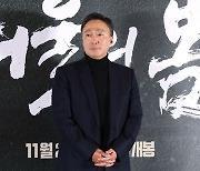 이성민, 포즈 없이도 충분해