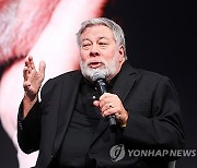 기조연설하다 `쿵`... 뇌졸중 증세 보인 애플 공동 창업자 워즈니악