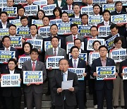 국힘 "이동관 탄핵안 폐기 자동부결…효력 발생 철회도 안돼"