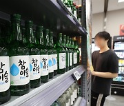 주류도매업단체 “당분간 소주 도매가 안 올린다”