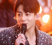 "황금빛 하루 보내세요"… BTS 정국, 뉴욕 아침 달궜다