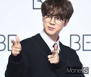 "밥 잘 사주는 예쁜 진"… '군복무' BTS 진, 미담 '화제'