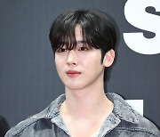 위아이 김요한, '비오는 날 촉촉한 하트' [사진]