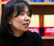 '佛 메디치상' 한강 "예상하지 못해…글 쓸 때는 독자 생각하지 않는 게 행운"