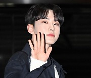 "고소할 수 있다" 세븐틴 호시, 전화하는 사생팬에 엄중 경고