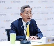 윤종규 KB금융 회장, 차기 은행연합회장 후보 고사