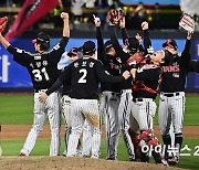 [포토]극적인 승리 LG, 기적같은 8-7 승리