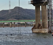 경북 고령교 부근서 1톤 트럭 추락…40대 운전자 숨져