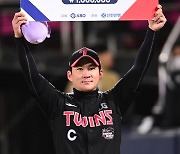 ‘3차전 MVP’ 오지환 “끝까지 포기하지 말자는 각오..롤렉스보다 우승이 먼저”