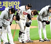 KT, '접전 끝 한국시리즈 3차전 고개 숙이고' [사진]