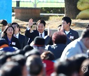 농업인의 날 기념식 입장하는 윤석열 대통령