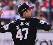 '빅게임 피처' 김윤식은 떨지 않았다… "지난해 잘한 덕분에"[KS4]