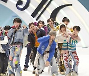 세븐틴, 美 ‘MTV Fresh Out Live’ 출연… ‘음악의 신’ 무대로 행복 에너지 선사